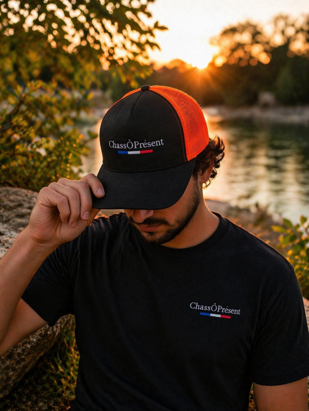 casquette brodée orange et noir
