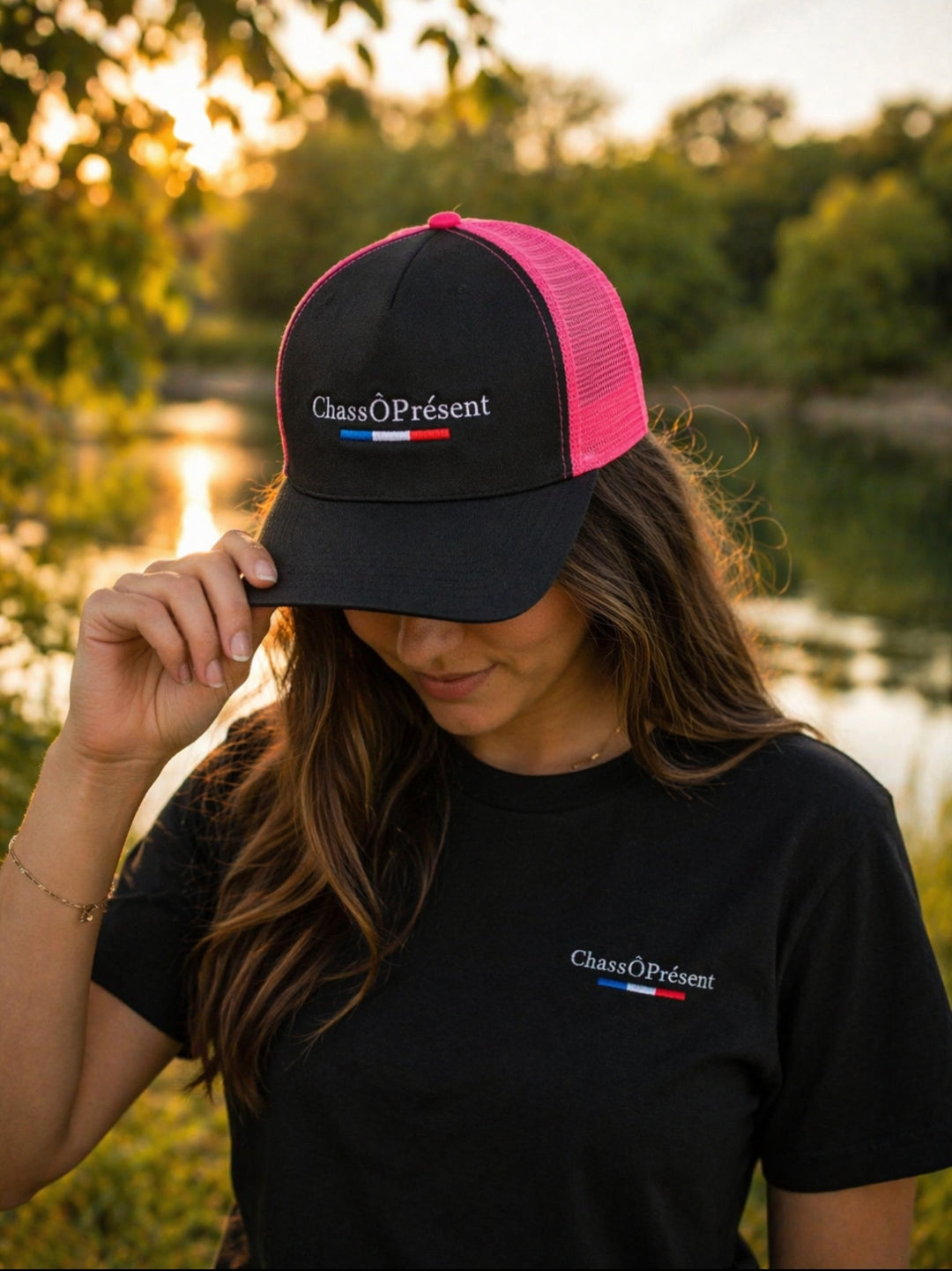 casquette rose et noir